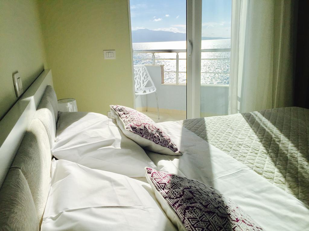 Skyfall Apartment Sarandë Exteriör bild