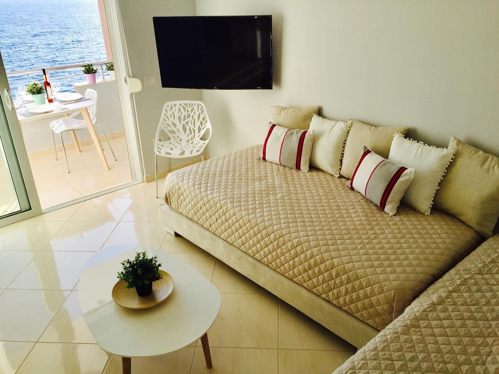 Skyfall Apartment Sarandë Exteriör bild