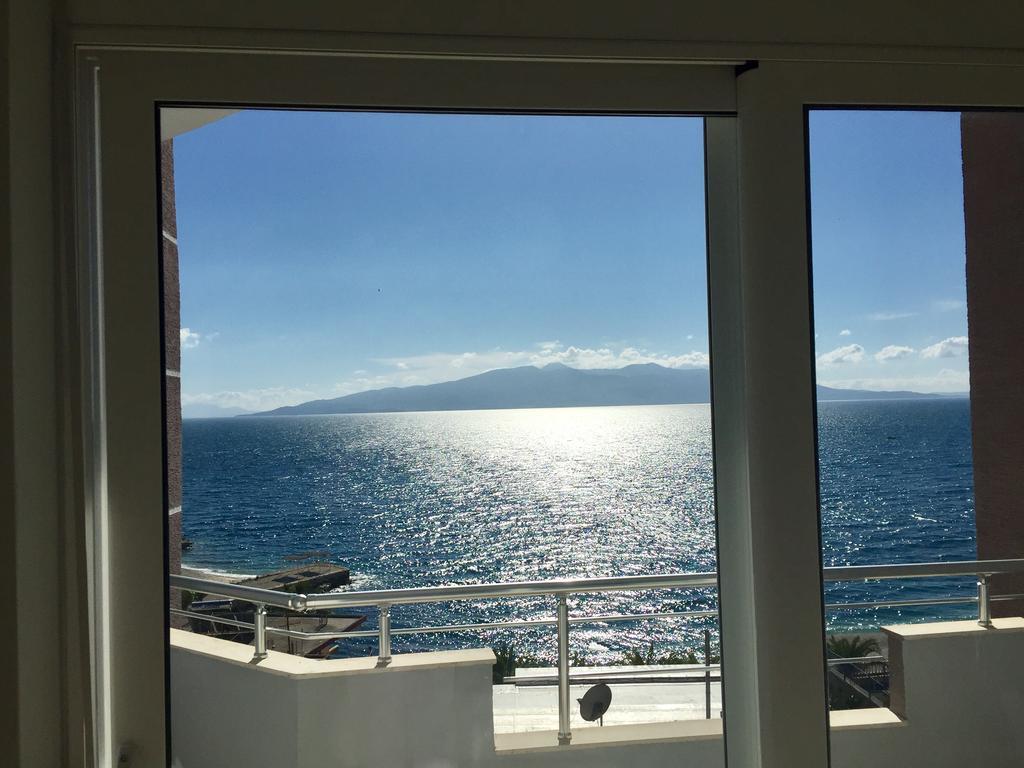 Skyfall Apartment Sarandë Exteriör bild